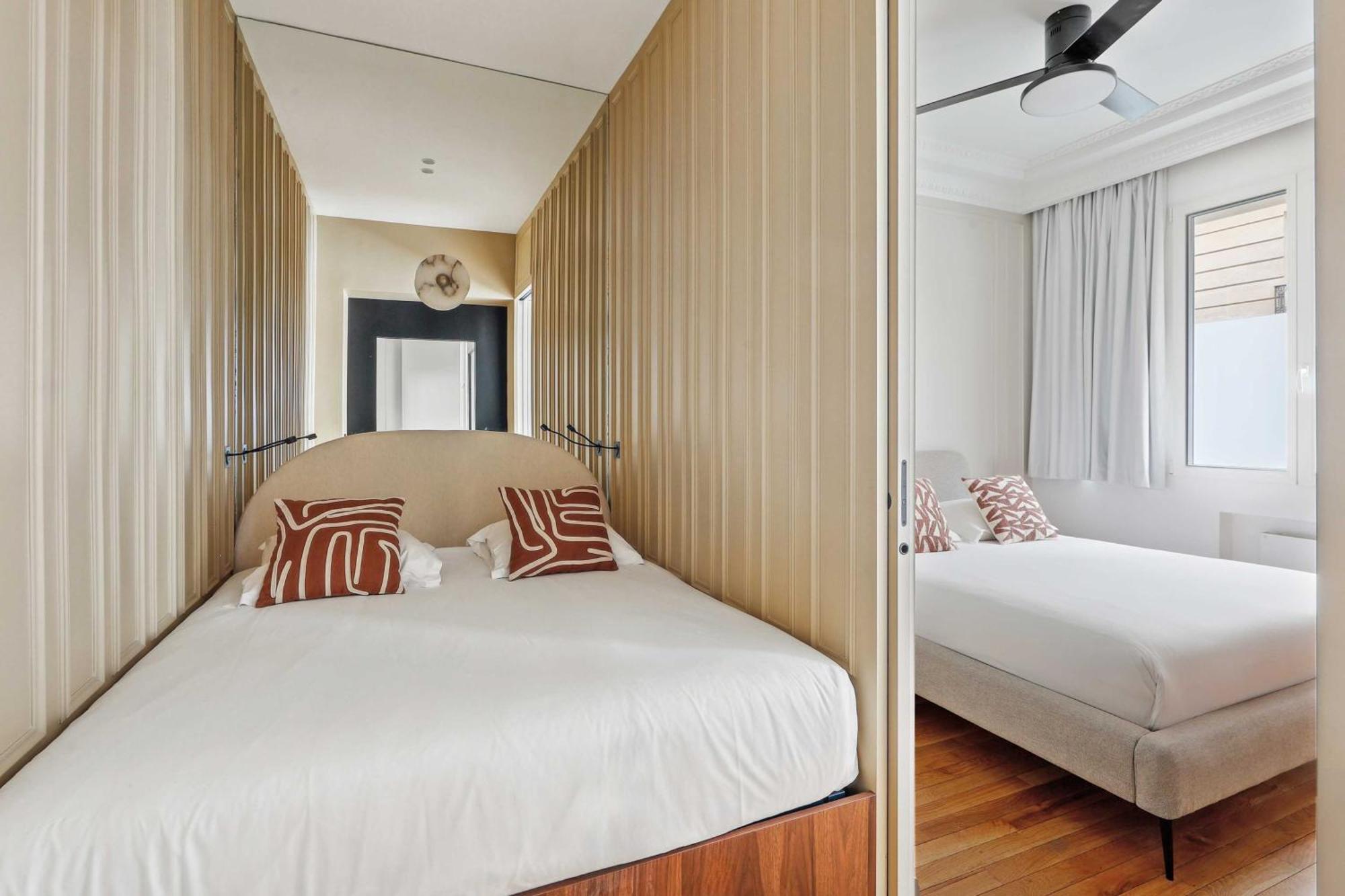 Interior Design - 6p-2br - Tour Eiffel Apartment
