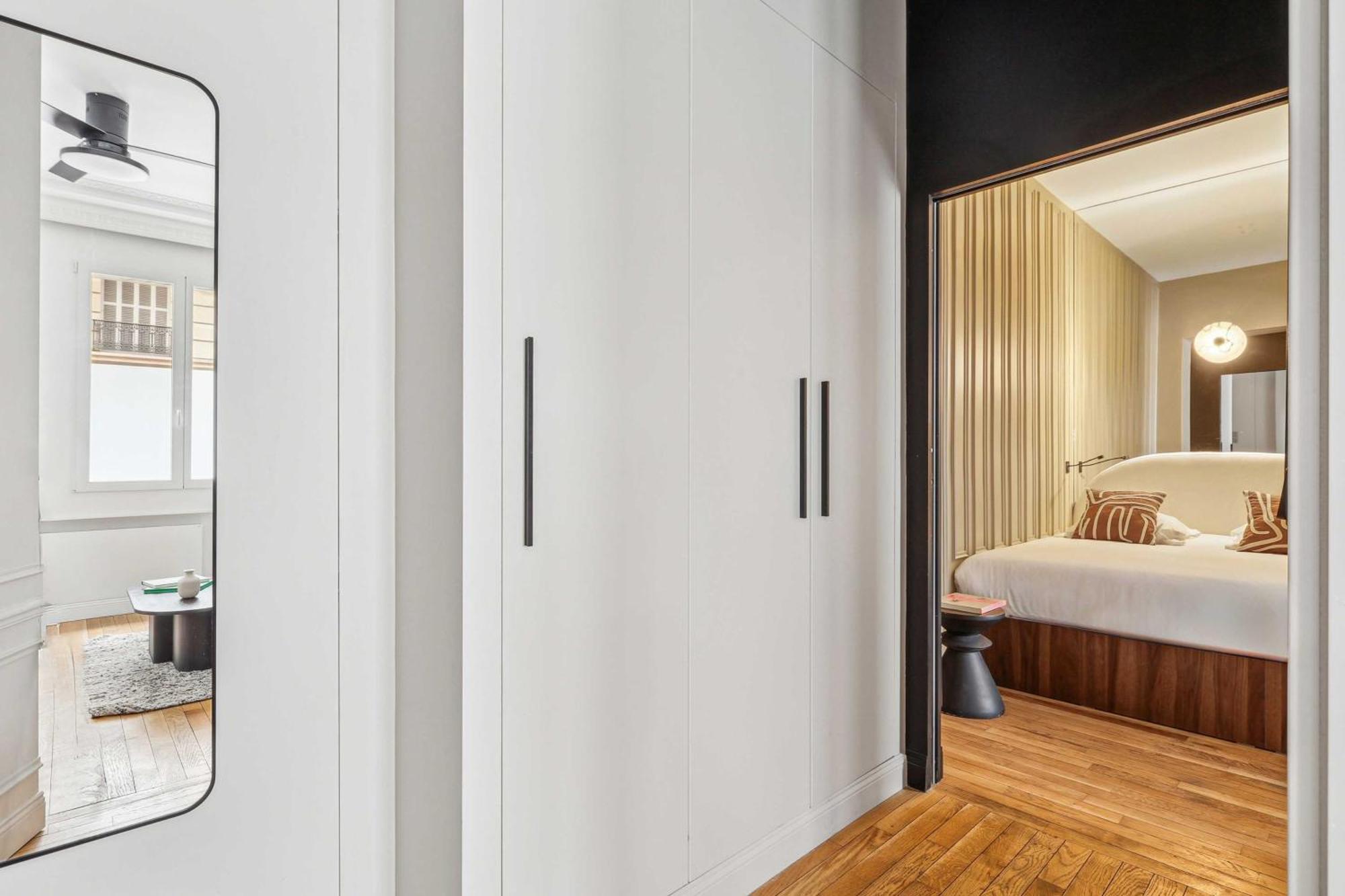 Interior Design - 6p-2br - Tour Eiffel Apartment *